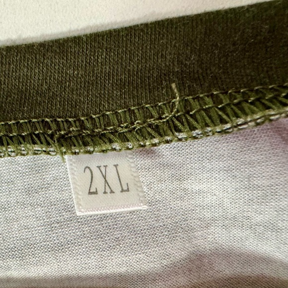 Brandy Melville Long Scoop Neck Soft Flowy Tee Shirt Olive Green Ombré XXL - Picture 6 of 12